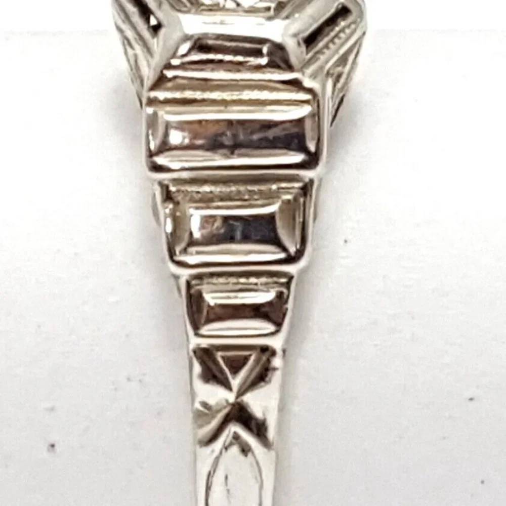 Vintage 18K Solid White Gold Ladies Designer Diamond Wedding Engagement Ring